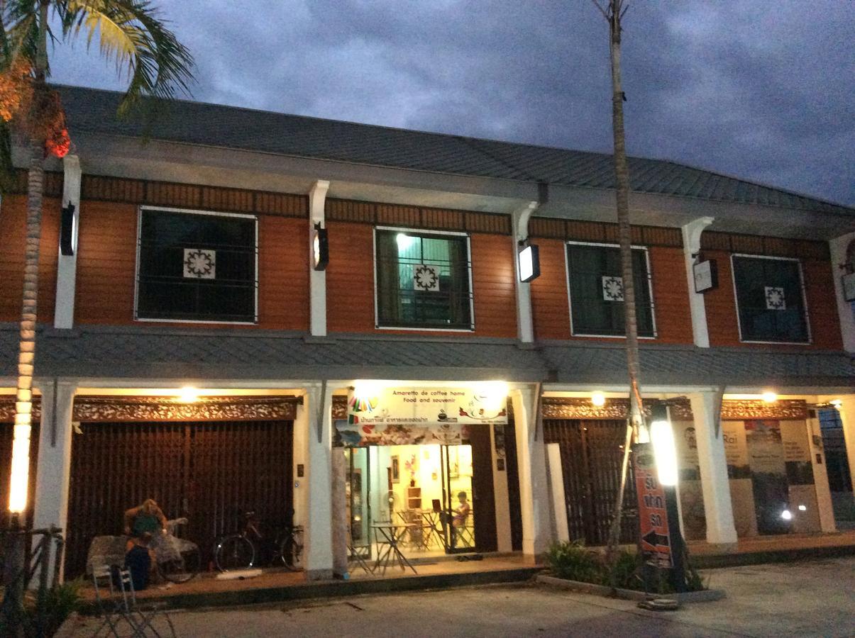 Amaretto Hostel Surat Thani Exterior photo