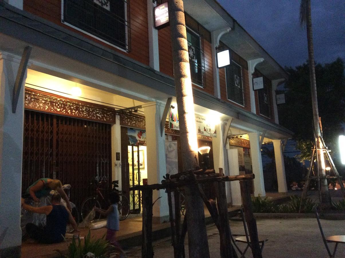 Amaretto Hostel Surat Thani Exterior photo
